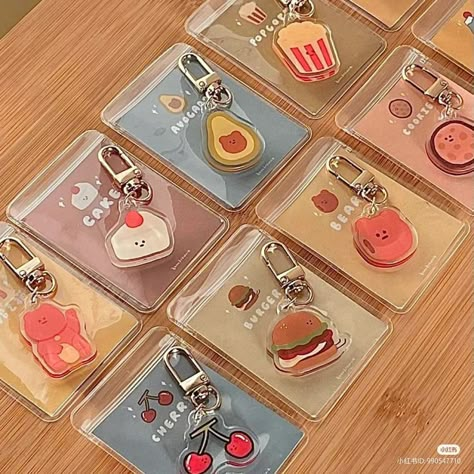 Cute Keychain Packaging, Shrink Plastic Keychain Ideas, Keychain Packaging Ideas Diy, Keychain Packaging Ideas, Keyring Packaging, Shrink Plastic Keychain, Merch Packaging, Clay Keyring, Clear Keychain