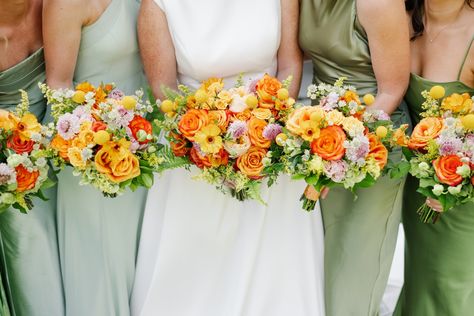 Yellow, orange and pink bouquets against green mismatched bridesmaid dresses. Photo: Kati Hewitt Photography #WeddingsinHouston #Bridesmaid #WeddingInspiration #WeddingBouquet #ColorfulWedding #SummerWedding #GreenWedding #RealWedding #BridesmaidDress #BridesmaidPhotos Green Mismatched Bridesmaid Dresses, Bridesmaids Green, Pink Bouquets, Bridesmaid Hair Makeup, Mismatched Bridesmaid Dresses, Bright Florals, Church Ceremony, Green Bridesmaid, Green Bridesmaid Dresses