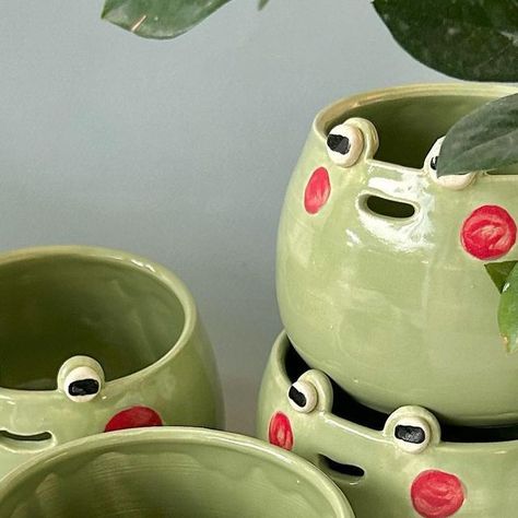 Love in Pottery on Instagram: "beautiful ceramic yarn bowl collections by @cotta.ceramics ! 🙈😘💚 FOLLOW👉 @loveinpottery for more pottery contents ☕️ ! Credit 📷💚 @cotta.ceramics visit their page and support 💕 Follow us on @musthomeguide (Interior Lovers) @mustvisitguide (Travel Lovers) & @dailyartlist (Art Lovers) ! #homedecor #pottery #keramik #ceramicartist #pottersofinstagram #handmadeceramics #sculpture #handmade #porcelain #instapottery #interiordesign #tableware #ceramic #ceramicart #art #ceramicstudio #ceramique #design #potterylove #stoneware #ceramics #wheelthrown #craft #contemporaryceramics #glaze #artist" Air Dry Clay Pot, Yarn Bowls Diy, Yarn Bowls Pottery, Tableware Ceramic, Ceramic Pinch Pots, Ceramic Yarn Bowl, Pinch Pot, Air Dry Clay Projects, Pottery Pot