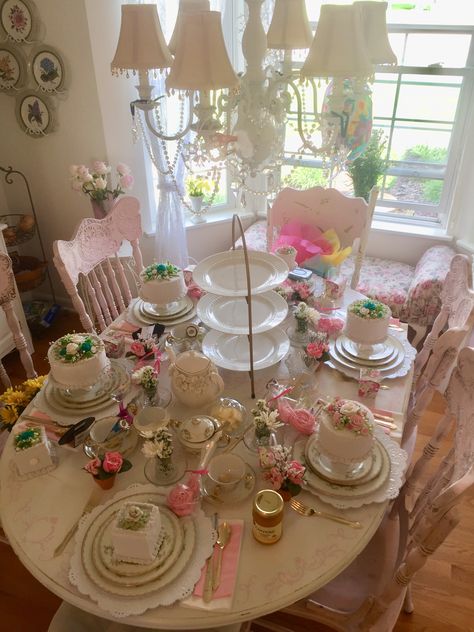 Birthday Tea Party Outfit, Croquette Tea Party, Tea Party Indoor, Croquette Birthday Party, Tea Party Astethic, Tea Party Birthday Aesthetic, Alice In Wonderland Tea Party Aesthetic, Yea Party Birthday Ideas, Yea Party Birthday