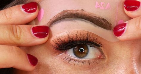 Remove Age Spots, Eyebrow Tips, Age Spot Removal, Clear Mascara, Eyebrow Hacks, Fill In Brows, Eyebrow Stencil, Brow Powder, Beauty Tricks