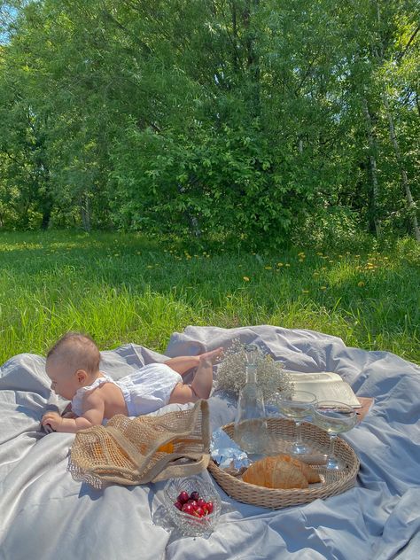 Picnic Photoshoot With Baby, Mom And Daughter Picnic, Mommy And Me Picnic Photo Shoot, Baby Picnic Photoshoot, Mommy And Me Picnic, Picnic With Baby, Picnic Family Photoshoot, Mommy And Daughter Photo Shoot, Family Picnic Photoshoot