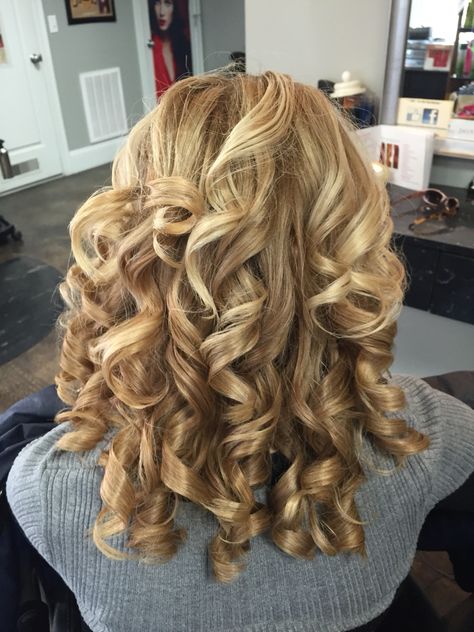 Color and curls! Big Soft Curls Medium, Horizontal Curls, Big Glamorous Curls, Curls With 1 1/2 Inch Curling Iron, Big 80s Hair Curls, .75 Inch Curling Iron Curls, Waist Length Hair, Perfect Blonde, Flat Iron Curls