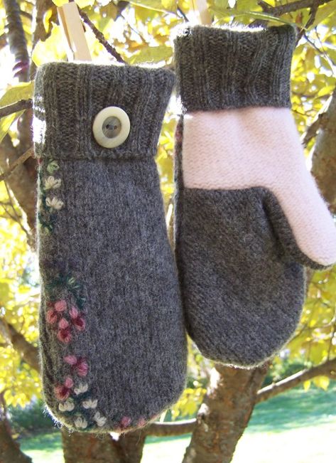 Old Sweater Diy, Mittens From Sweaters, Old Sweater Crafts, Felt Mittens, Diy Mittens, Sweater Projects, Felted Mittens, Sweater Crafts, Baby Diy Sewing