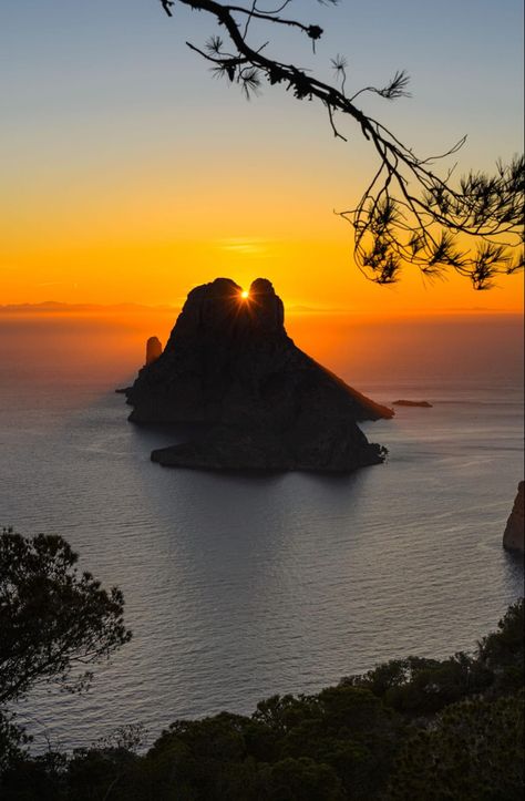 Es Vedrá, Ibiza. San Antonio Ibiza, Ibiza Sunset, Inspiring Images, 2024 Vision, Deep Sea, Our Life, Ibiza, Vision Board, Spain