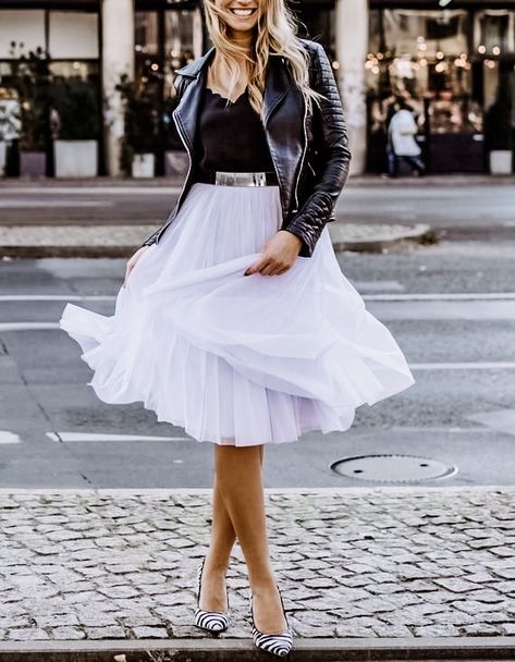 Tutu Skirt Women Outfits Classy, Tulle Skirt Outfits, Black Tulle Skirt Outfit, Skirt Outfits For Winter, Short Tulle Skirt, Black Tulle Skirt, Tulle Skirts Outfit, Outfits For Winter, Tutu Skirt Women