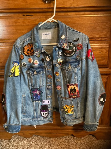 This is my jean jacket i’ve been working on for about 3-4 years now! Everythings hand sewn on, and some of the patches and pins i’ve made myself. Pin Jean Jacket, Pins Jean Jacket, Denim Jacket With Patches And Pins, Jean Jacket Pins And Patches, Diy Patch Jacket, Jean Jacket With Pins, Denim Jacket Design Ideas, Jean Jacket Pins, Patch Jacket Ideas