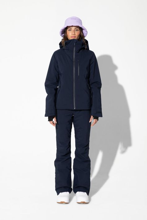 Mountain performance. Feel-good design. – Halfdays Navy Ski Outfit, Ski Clothing For Women, Halfdays Ski Outfit, Alpine Stars Jacket, Puffer Ski Jacket, Woman Ski Outfit, Ski Touring Women, Ski Essentials Woman, Women’s Ski Jacket