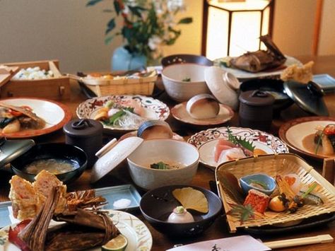 Japanese Traditional Food | Kaiseki Ryori Kyoto Food, Japanese Table, Course Meal, Traditional Food, Japanese Food, Fine Dining, Japanese Traditional, A A, Kyoto