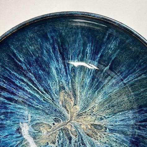 Victoria Ward on Instagram: "Layered glaze bowl using @amacobrent glazes Blue Midnight all over x3 then Iron Lustre on the top half x2 and a thick band of Oatmeal around the rim 💙I love this combo so much! #glazetechniques #glazecombo #glazes #amacoglazes #howiamaco #glazingceramics #glazetech #glazeporn #amacoclayathome #amacobrent #handmadeceramics #ceramicglaze #decoratingpottery #layeredglazing #drippyglaze #ceramicsmagazine #potteryforall #ceramicsdigest #ceramicart #ceramicartist #wheelthrown #wheelthrownpottery #glazechemistry #glazecombo #ceramicslife #ceramicstudio #ceramicist" Spectrum Glaze Layering, Amaco Glaze Layering Oatmeal, Blue Midnight Glaze Combinations, Iron Luster Glaze Combinations, Iron Lustre Glaze Combinations, Oatmeal Glaze Combinations, Amaco Glaze Layering, Spectrum Glazes, Amaco Brent