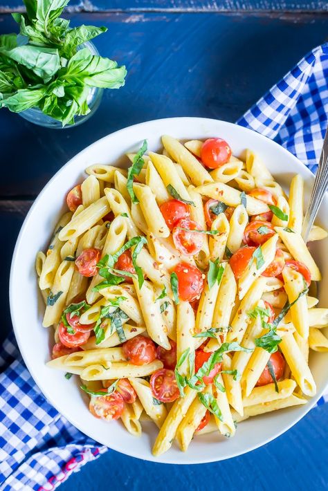 One-Pot Creamy Vegan Caprese Pasta {30-Minute} - She Likes Food Vegan Caprese, Healthy Vegetarian Meal Plan, Creamy Pumpkin Pasta, Caprese Pasta, Vegetarian Pasta Recipes, Soy Free Vegan, Vegetarian Meal Plan, Pumpkin Pasta, One Pot Pasta Recipes