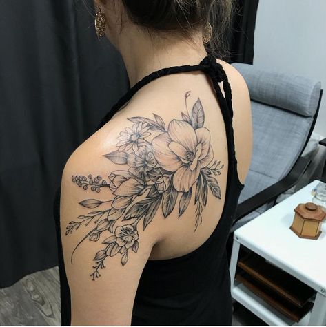 Large Flower Tattoo, Shoulder Blade Tattoos, Muse Tattoo, Floral Back Tattoos, Floral Tattoo Shoulder, Upper Back Tattoos, Back Of Shoulder Tattoo, Flower Tattoo Shoulder, Geniale Tattoos