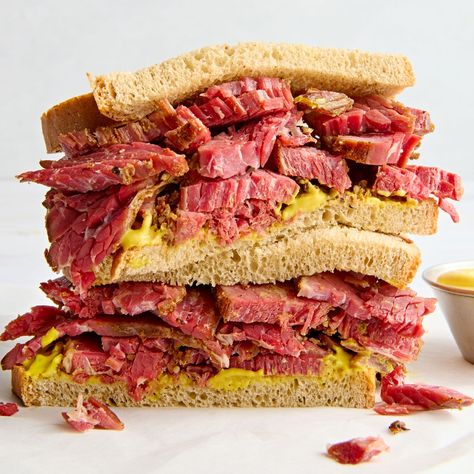 Delish Pastrami Sandwich Recipe, Rye Bread Sandwiches, Lunch Sandwich Recipes, Club Sandwich Recipes, Falafel Sandwich, Summer Sandwiches, Best Sandwiches, Baked Falafel, Pastrami Sandwich