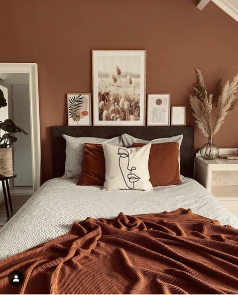 Warm Bedroom Colors, Terracotta Bedroom, Warm Bedroom, Bedroom Orange, Bedroom Color Schemes, Cozy Room Decor, Styl Boho, Remodel Bedroom, Master Bedrooms Decor