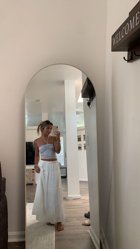 Brandy Melville Long White Skirt, Brandy White Skirt, Brandy Long Skirt, Brandy Melville Long Skirt, White Brandy Skirt Outfit, Brandy Melville White Skirt, Long Linen Skirt Outfits For Summer, White Prairie Skirt Outfit, Brandy Melville Izzy Skirt Outfit