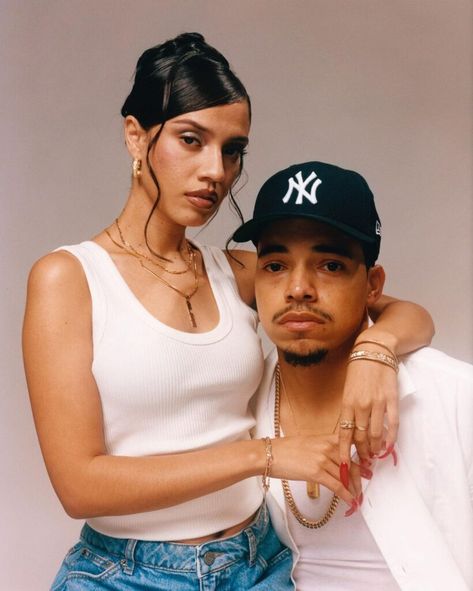 90s Style Couple Photoshoot, Hip Hop Couple Photoshoot, Black Couple 90s Photoshoot, 90s Inspired Couples Photoshoot, New York Early 2000s, 90s Couples Photoshoot Aesthetic, 90s Photoshoot Ideas Couples, 90s Photoshoot Couple, Early 2000s Couples Photoshoot