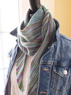 The Best Sock Yarn Projects (That Aren't Socks!) – Sowelu Studio Sock Yarn Scarf, Sock Yarn Projects, Sock Yarn Patterns, Sock Yarn Shawls, Sock Yarn Knitting Patterns, Easy Scarf Knitting Patterns, Knitting Shawl, Ravelry Knitting, Knitted Scarves