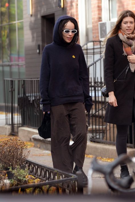 Nyc October, Zoe Kravitz Style, Chill Fits, Zoe Kravitz, Favorite Boots, Street Style Winter, Fall Fits, Casual Chic Outfit, Autumn Aesthetic