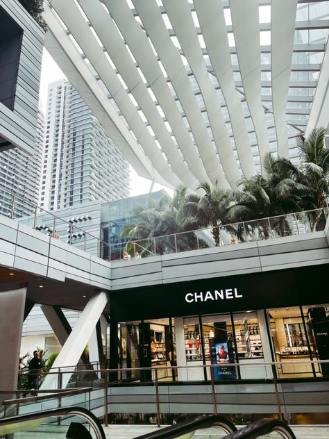 Rich Mall Aesthetic, Miami Brickell Aesthetic, Brickell Aesthetic, Shopping Mall Aesthetic, Mall Picture, Mall Aesthetic, Fashion Style Aesthetic, Miami Shopping, Miami Summer