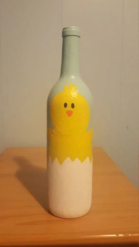 Easter Wine Bottle Crafts, Easter Bottle Crafts, Easter Wine Bottles, Wine Bottle Project, Wine Bottle Vases, Bottle Centerpieces, Diy Glass Bottle Crafts, Wine Bottle Art, Glass Bottles Art