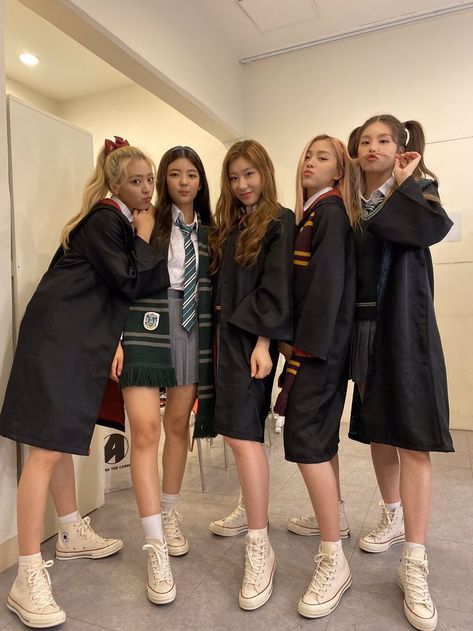 Itzy Ruijin, Harry Potter Costume, Fantasias Halloween, School Uniforms, Kpop Girl Groups, Girl Crush, Monsta X, Shinee, Korean Girl