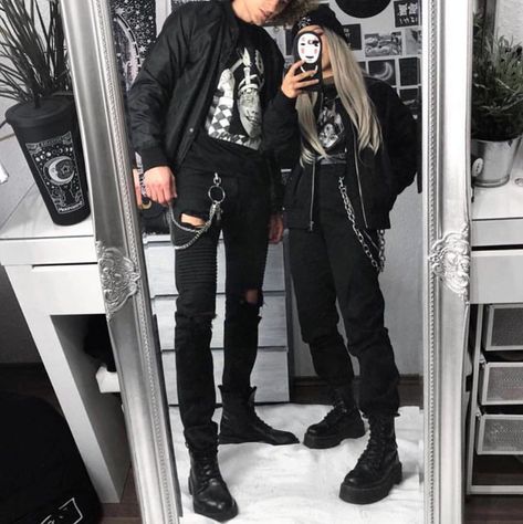 Egirl Style, Relationship Aesthetic, Grunge Couple, Couple Fits, Skater Aesthetic, Cute Couple Outfits, E Girl, Matching Couple Outfits, Grunge Goth