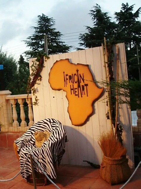 African Queen Party Theme, African Decor Ideas Party, Africa Decorations Party, Africa Theme Party Outfit, Afro Party Decorations, Africa Theme Party Decorations, African Decorations Party, African Party Decorations, African Themed Party