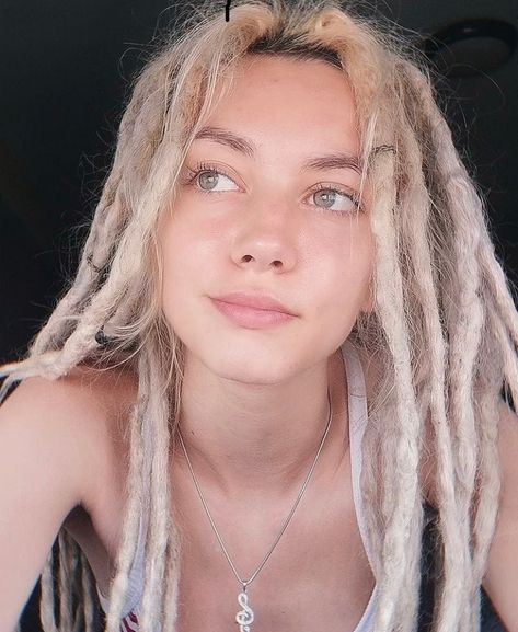 Dreads Diy, Partial Dreads, White Dreads, Dreadlocks Girl, Blonde Dreadlocks, Blonde Dreads, Beautiful Dreadlocks, Hippie Hair, White Pictures