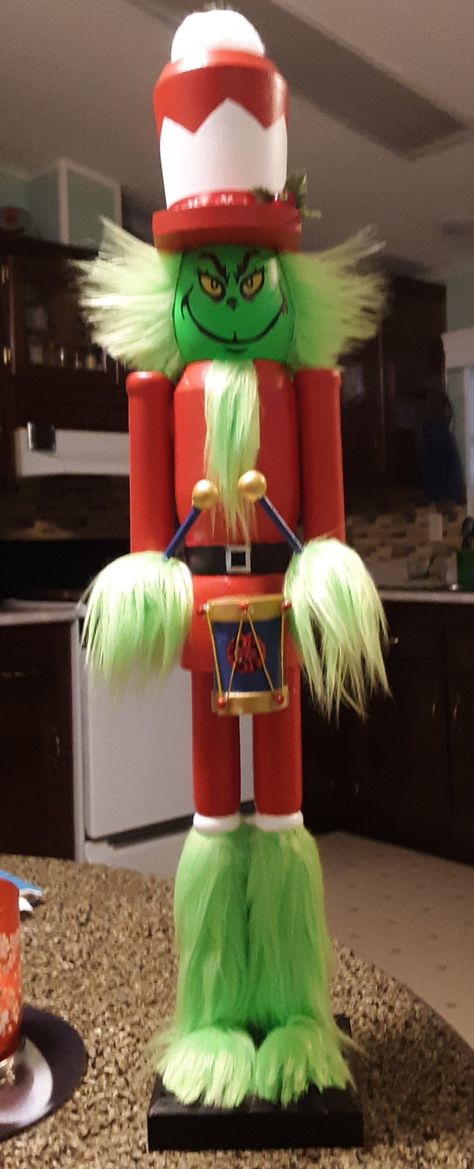 Diy Grinch Nutcracker, Grinch Nutcracker Diy, Pringle Can Nutcracker, Diy Nutcracker Soldier Outdoor Pvc, Grinch Nutcracker, Cardboard Tube Nutcracker Diy, Nut Cracker Christmas, Nutcracker Crochet, Nutcracker Christmas Tree Drum