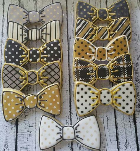 Jennifer Mora:  spiffy bow ties Bow Tie Cookies Decorated, Ice Cookies, Bow Tie Cookies, Wedding Cookies Decorated, Royal Iced Cookies, Pink Desserts, Color Flow, Fancy Cookies, Cookies Decorated