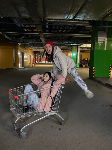 Parking, friends, shopping cart, trolley, youth Trolley Photoshoot, Duo References, Carpark Photoshoot, Society Photography, Parking Lot Photoshoot, Supermarket Trolley, Watching A Movie, Shooting Ideas, Best Friend Poses