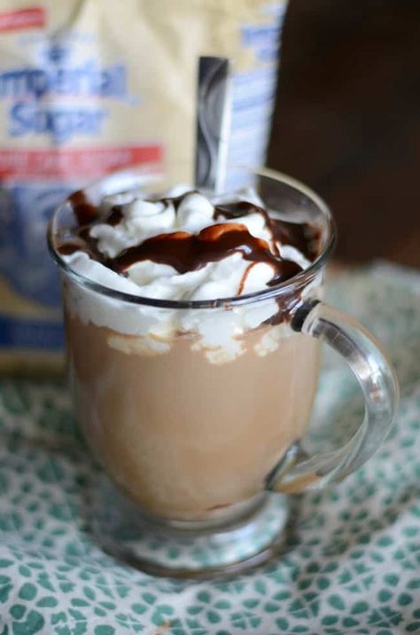 Starbucks Cafe Mocha Recipe, Cafe Mocha Recipe, Chocolate Coffee Drinks, Mocha At Home, Starbucks Vanilla Bean Frappuccino, Starbucks Cafe, Cranberry Bliss Bars Starbucks, Caffe Mocha, Starbucks Vanilla