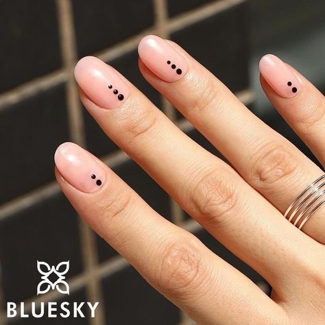 Nude Nail Art Designs, Nude Nailart, Black Dot Nails, Nude Nail Art, Neutral Nail Art, Dot Nail Designs, Nagel Design, Sheer Nails, Line Nail Art