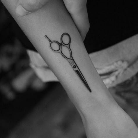 Vintage Scissors Tattoo Hairdresser, Sissor Tattoo, Vintage Scissors Tattoo, Tattoo Designs Forearm, Cosmetology Tattoos, Shears Tattoo, Hairdresser Tattoos, Hairstylist Tattoos, Sewing Tattoos