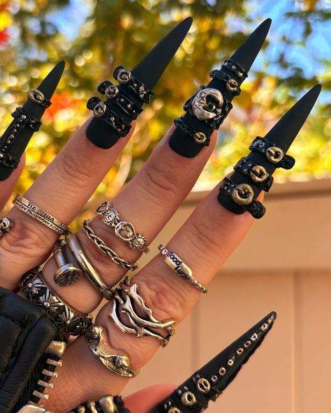 He’s just a man, with scissors for hands ✂️🖤 The full hand reveal!! Edward Scissorhands coded nails - everything is hand sculpted and molded. Every single buckle and belt crafted by meeeee. I really stayed true to his outfit - look at the hand crafted moon buckle?! Phew. I’m so proud of this set and honestly I’d wear these all year round as it’s very goth baddie core and that’s my whole vibe. What do we think?! Products used: @sissiofficial_ Black gel polish, black clay, molten metal in s... Edward Scissorhands Nails, Halloween Nails Long, Nail Design Halloween, Halloween Nails Inspo, Baddie Core, Black Gel Polish, Goth Baddie, Black Halloween Nails, Molten Metal