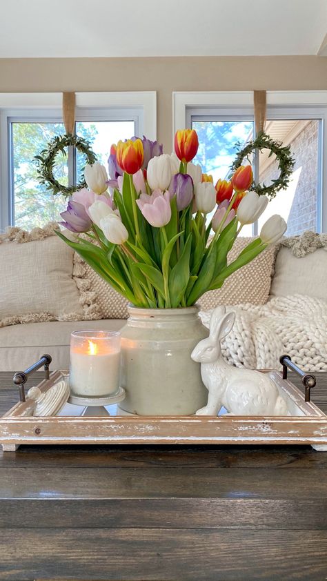 Tulips styled in a crock on a tray with a white ceramic bunny and a candle on the coffee table in front of the sofa with windows behind it. Spring Decor Dining Room Table, Tulip Centerpiece Easter, Cute Spring Decor, Spring Time Decorations, Spring Decor Bathroom, Home Spring Decor, Spring Modern Decor, Spring Home Decorations, Spring Summer Living Room Decor