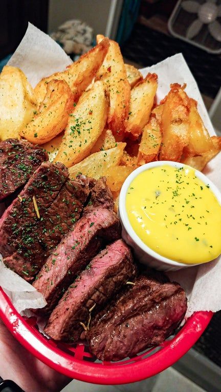 Steak and chips with Bearnaise sauce.  By u/sanfransolo. Food Recipe Videos, Steak And Chips, Recipe Example, Recipe Videos, Gluten Free Cooking, Recipes From Heaven, Chef Recipes, Steak Recipes, Food Recipe