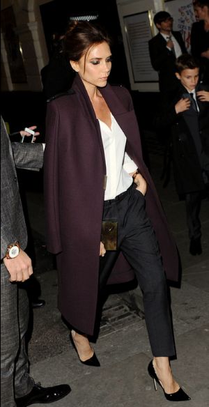 . Victoria Bekam, Mantel Styling, Viva Forever, Beckham Style, Victoria Beckham Style, Peacoats, Mode Casual, Mode Chic, Stil Inspiration