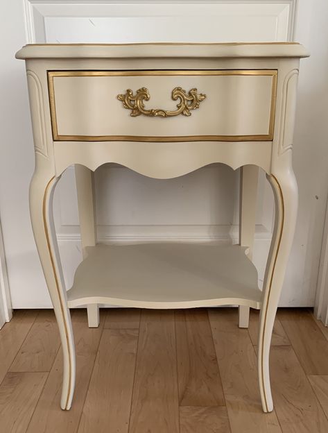 Gold Trim Furniture, White And Gold Furniture, French Provincial End Tables, White And Gold Nightstand, Bed Side Table Design, Shabby Chic Nightstand, Paint Makeover, Vintage Restoration, Painted Beds