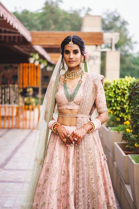 Photo of Light pink dupatta waist belt green jewellery Lehenga Color Combinations, Delhi Wedding, Bridal Lehenga Collection, Lehenga Blouse Designs, Pink Lehenga, Indian Bridal Wear, Backless Wedding, Indian Bridal Outfits, Indian Wedding Outfits