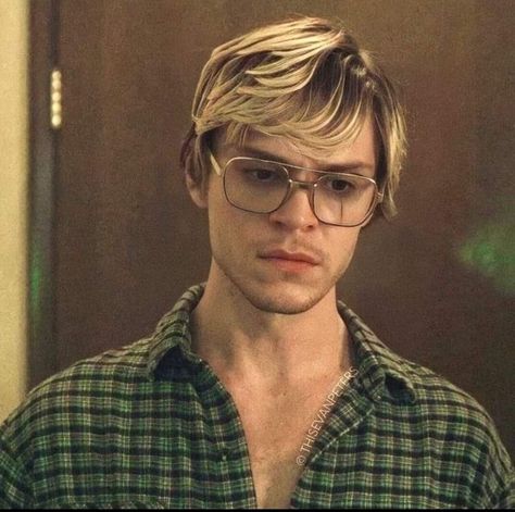 Dahmer Apartment, Evan Peters Behind The Scenes, Dahmer Movie, Evan Peters Jeff Dahmer, Dahmer Jeffrey, Evan Peters Dahmer, My Friend Dahmer, Josh Stewart, Monster The Jeffrey