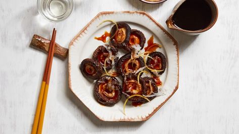 Ponzu Recipe, Shiitake Mushroom Soup, Yakitori Recipe, Shiitake Mushrooms Recipes, Ramen Ingredients, Grilled Sardines, Vegetarian Main Course, Food Resources, Bacon On The Grill