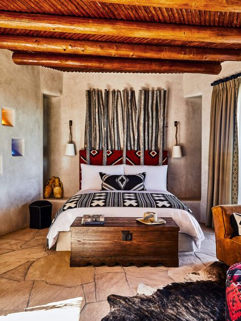 Bedroom Southwestern Style, Santa Fe Design Style, Santa Fe Decor Living Rooms, Santa Fe Bedroom Ideas, Santa Fe Style Bedroom, Modern Cowboy Decor, Santa Fe Living Room, Santa Fe Bedroom, Southwestern Style Bedroom