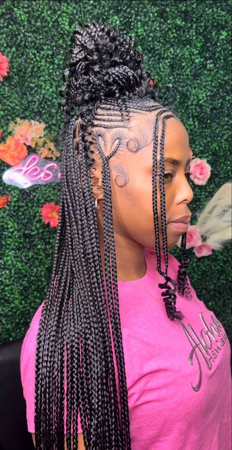 Knotless With Star On The Side, Straight Back Braids Cornrows Hairstyles With Designs, Birthday Braids Hairstyles, Uni Hairstyles, Fresh Braids, Bhaddie Hairstyle, Lemonade Braids Hairstyles, Braided Hairstyles For Black Women Cornrows, Short Box Braids Hairstyles