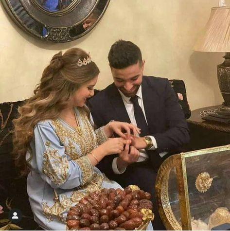 Moroccan Bride, Hospital Admit Hand Pics, Arab Wedding, Moroccan Wedding, Quince Hairstyles, Aesthetic Eyes, Engagement Dresses, Wedding Prep, Cute Couple Selfies