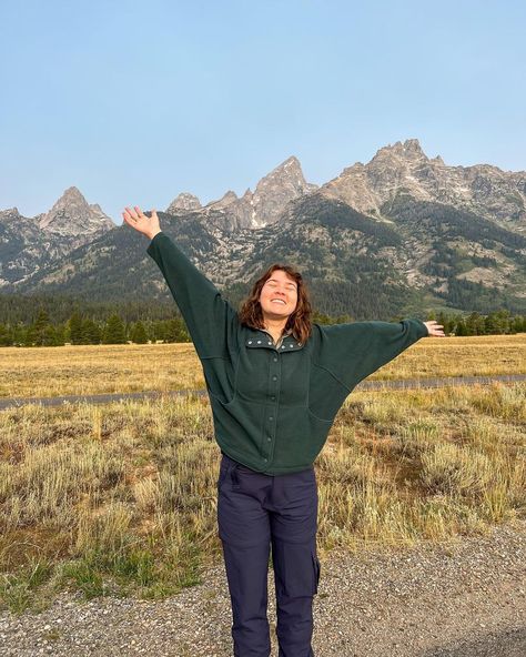 !!!!! Grand Teton !!!!! First time at this National Park and it was a dream 💭✨🌿 We hiked Jenny Lake to Hidden Falls 💦 We enjoyed… | Instagram National Park Outfit, Stained Jeans, Hiking Fashion Women, Granola Life, Fall Hiking Outfit, Outdoorsy Outfits, Granola Outfits, Adventure Time Style, Jenny Lake