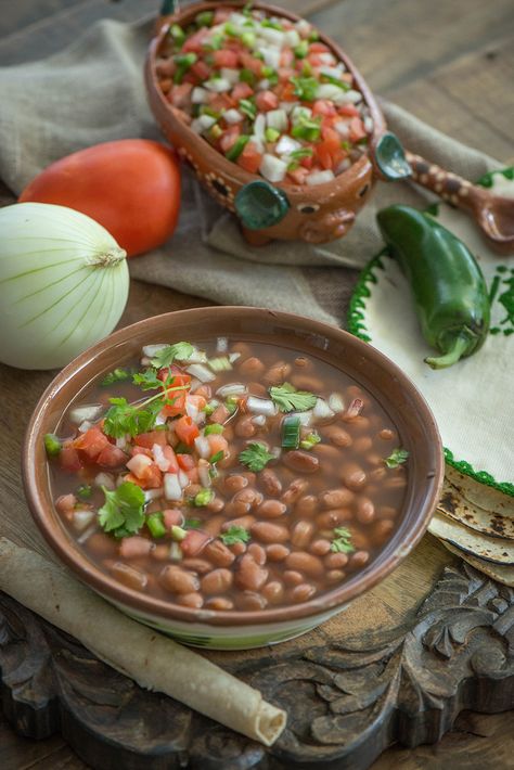 Frijoles de la Instant Pot - Nibbles and Feasts Frijoles Charros Recipe Instant Pot, Frijoles Charros Recipe, Recipe Instant Pot, Traditional Mexican Food, How To Cook Beans, Instant Pot Dinner Recipes, Admit It, Pressure Cooking, Winter Food