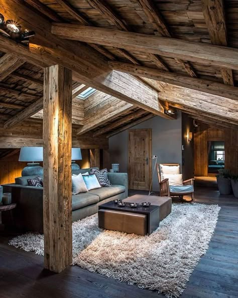 Chalet Interior, Interesting Interiors, Rustic Home Design, Cabins And Cottages, Dream House Interior, Dream House Plans, Cabin Homes, Dream House Decor, Small House Design