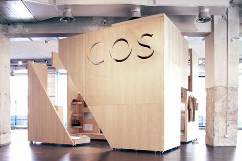 Cos Pop-up store, Milan - wood box designed to pull apart to allow circulation through the space #retail #popup Milan Store, Wood Box Design, Retail Inspiration, Kiosk Design, Retail Design Blog, Retail Interior, Design Del Prodotto, Retail Space, Pop Up Stores