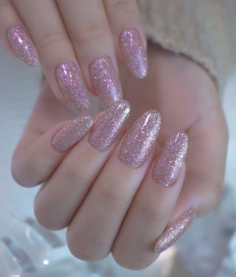 Pastel Sparkly Nails, Light Pink Nails Sparkle, Pale Pink Sparkle Nails, Baby Pink Nails With Glitter, Cute Sparkly Nails, Light Pink Sparkly Nails, Light Pink Nails With Glitter, Glittery Pink Nails, Lipsticks Aesthetic